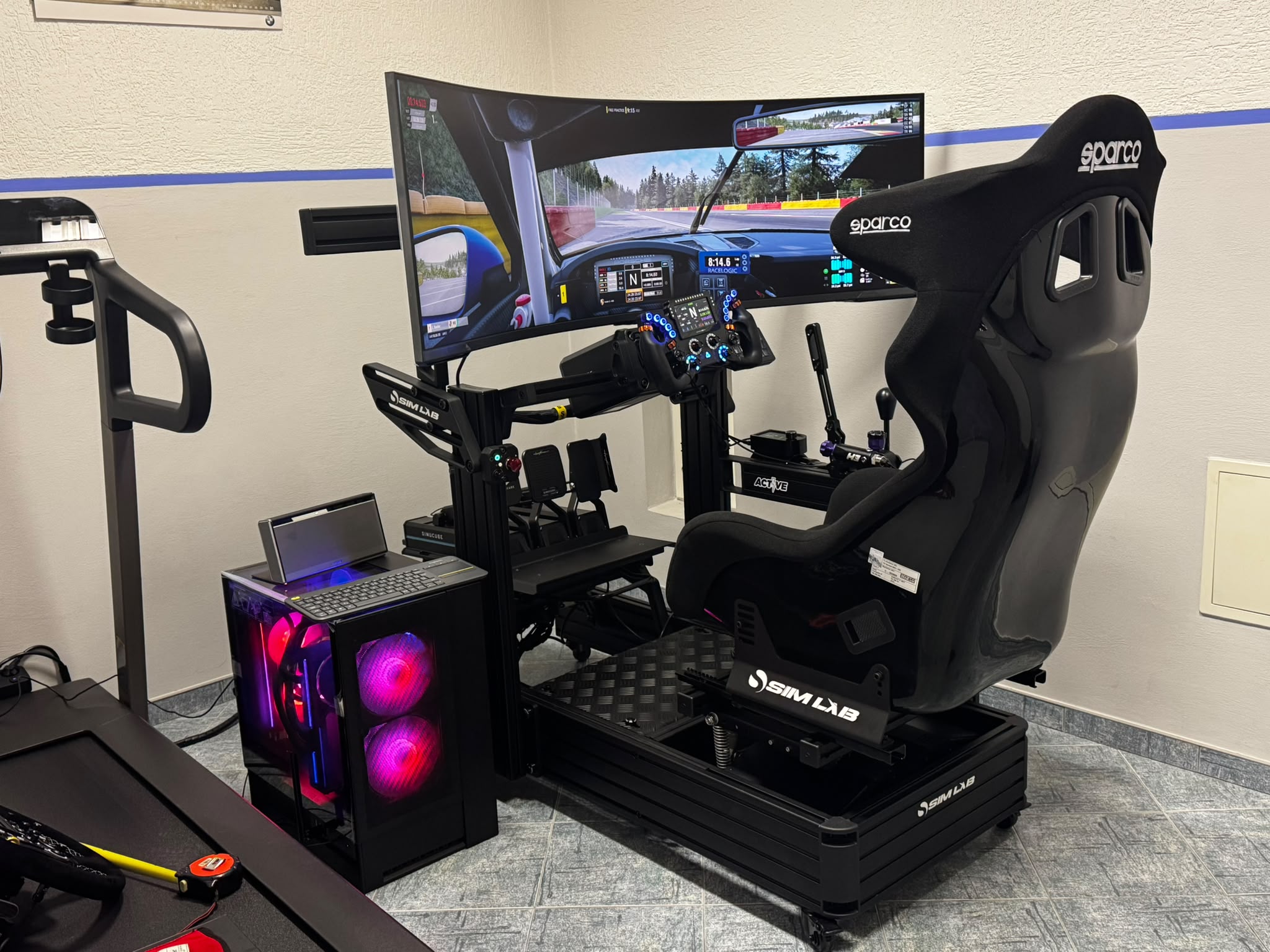 Premium 2DOF racing simulator with a motion platform, racing seat and curved display